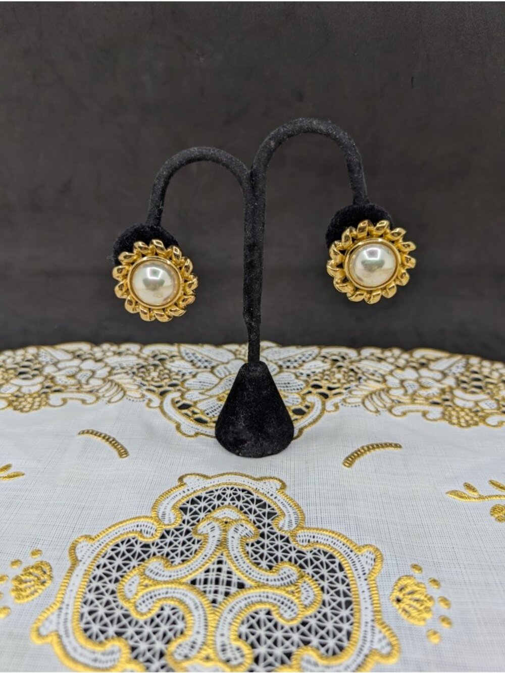 Vtg Christian Dior Faux Pearl Gold tone Chain Earrings 1.25"  Designer Runway - Picture 2 of 16